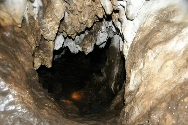 Sırtlanini Mağarası